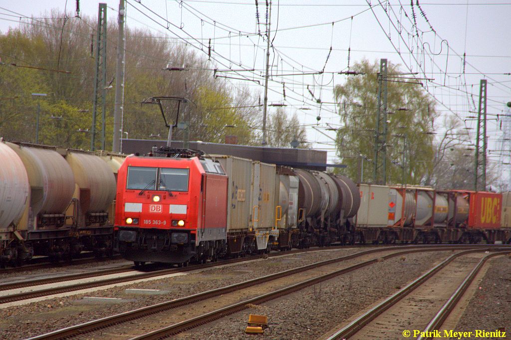 185 363 mit Güterzug aus Maschen bei EInfahrt in Stade Gbf. am 23.04.2015