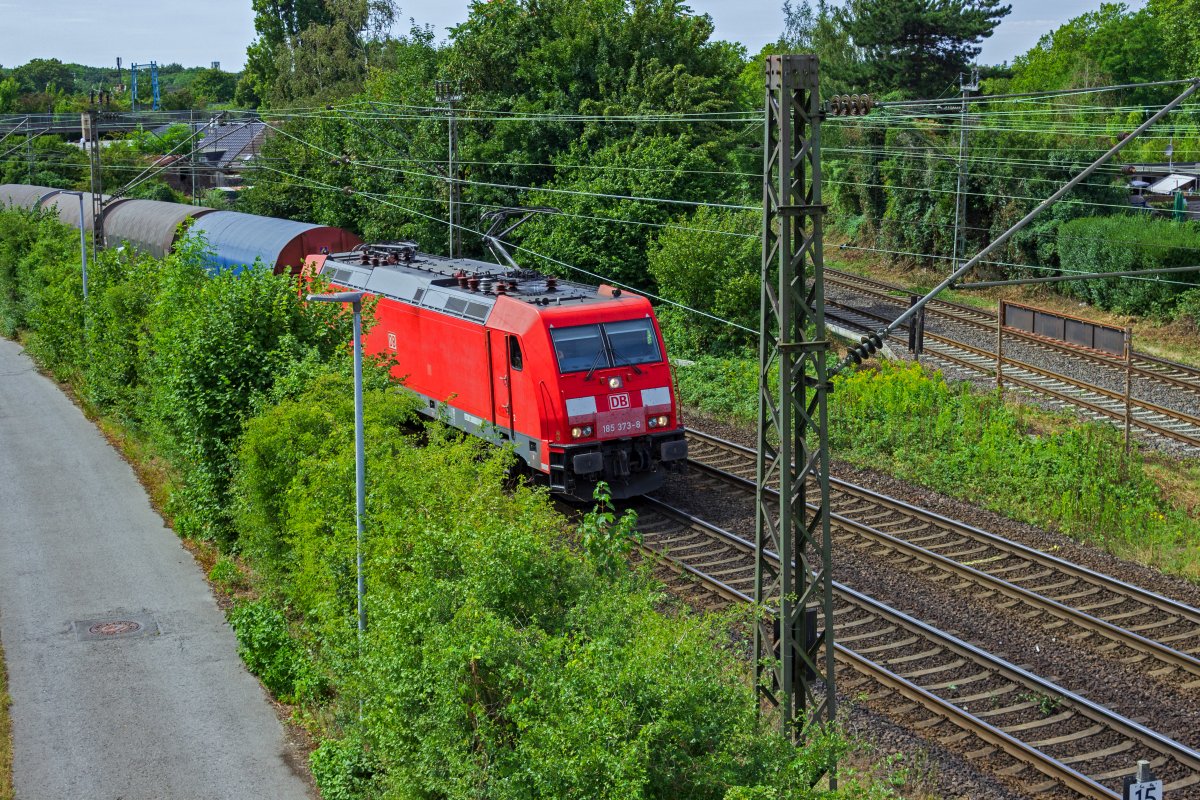 185 373 fhrt am 02.08.22 in Oberhausen-Osterfeld ein.