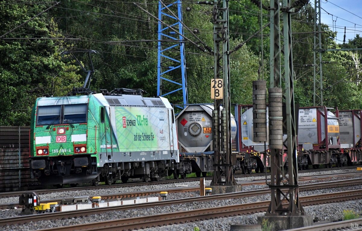 185 389-4 zog einen containerzug durch harburg,26.07.22