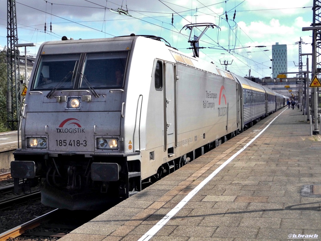 185 418-3 stand mit den urlaubs-express nach verona,im bahnhof hh-altona,22.06.18