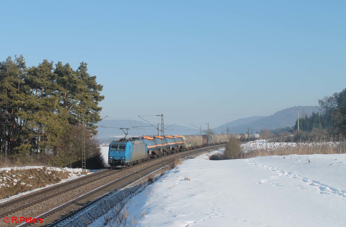 185 515-4 mit einem gemischten Güterzug bei Darshofen. 21.01.17