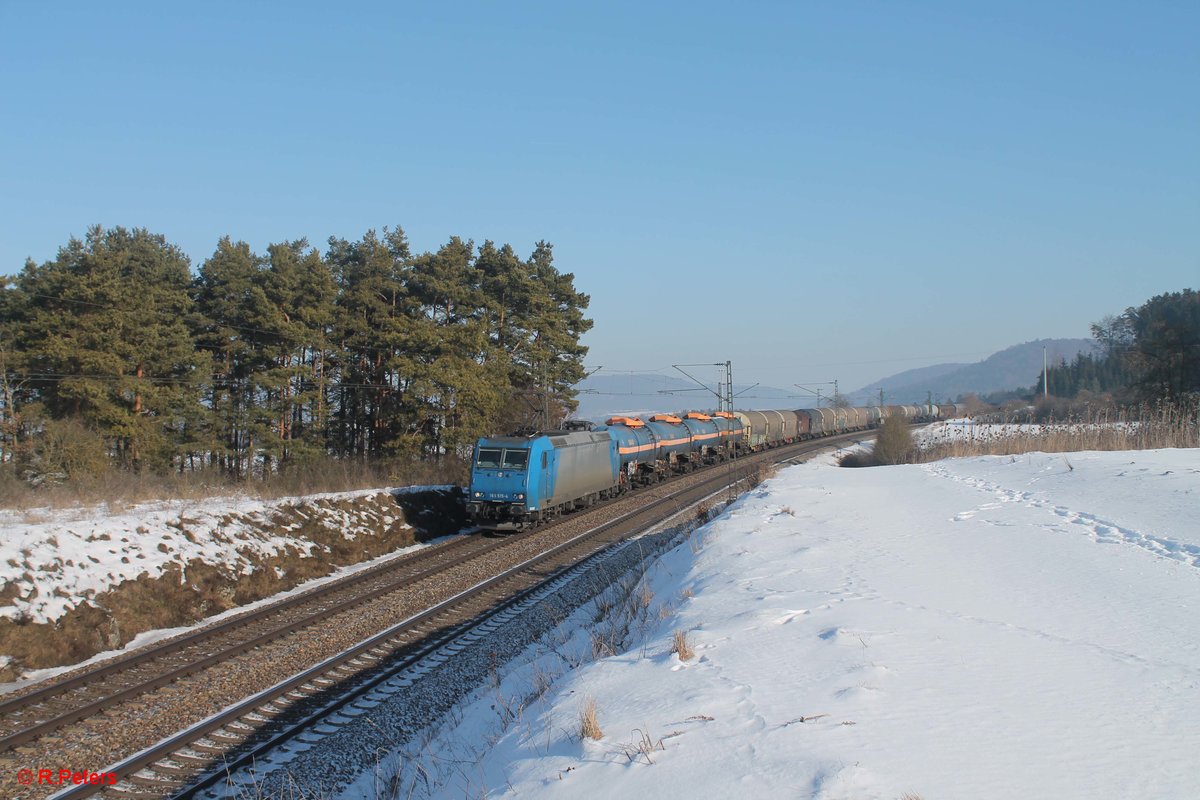 185 515-4 mit einem gemischten Güterzug bei Darshofen. 21.01.17