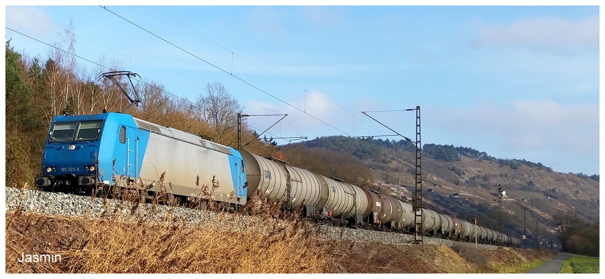 185 523 der RheinCargo mit Kesselwagenzug am 18.01.15 bei Karlstadt