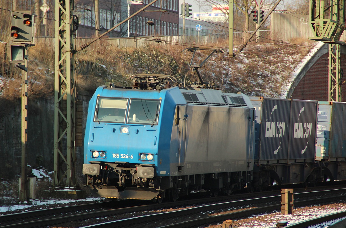185 524-6 unterwegs für ITL zog einen Containerzug Richtung Maschen durch Harburg. 31.1.12