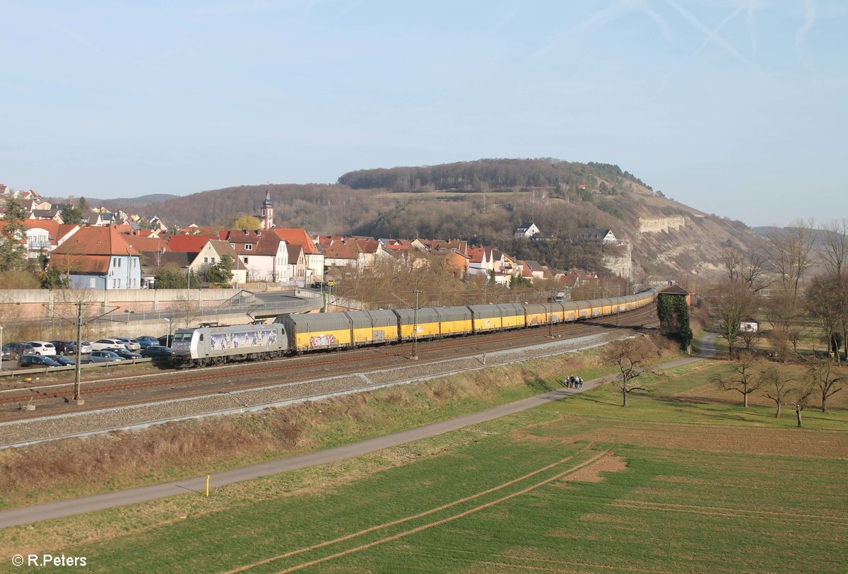 185 540-2 zieht ein BMW ARS Altmann Autotransportzug durch Retzbach-Zellingen. 16.03.17