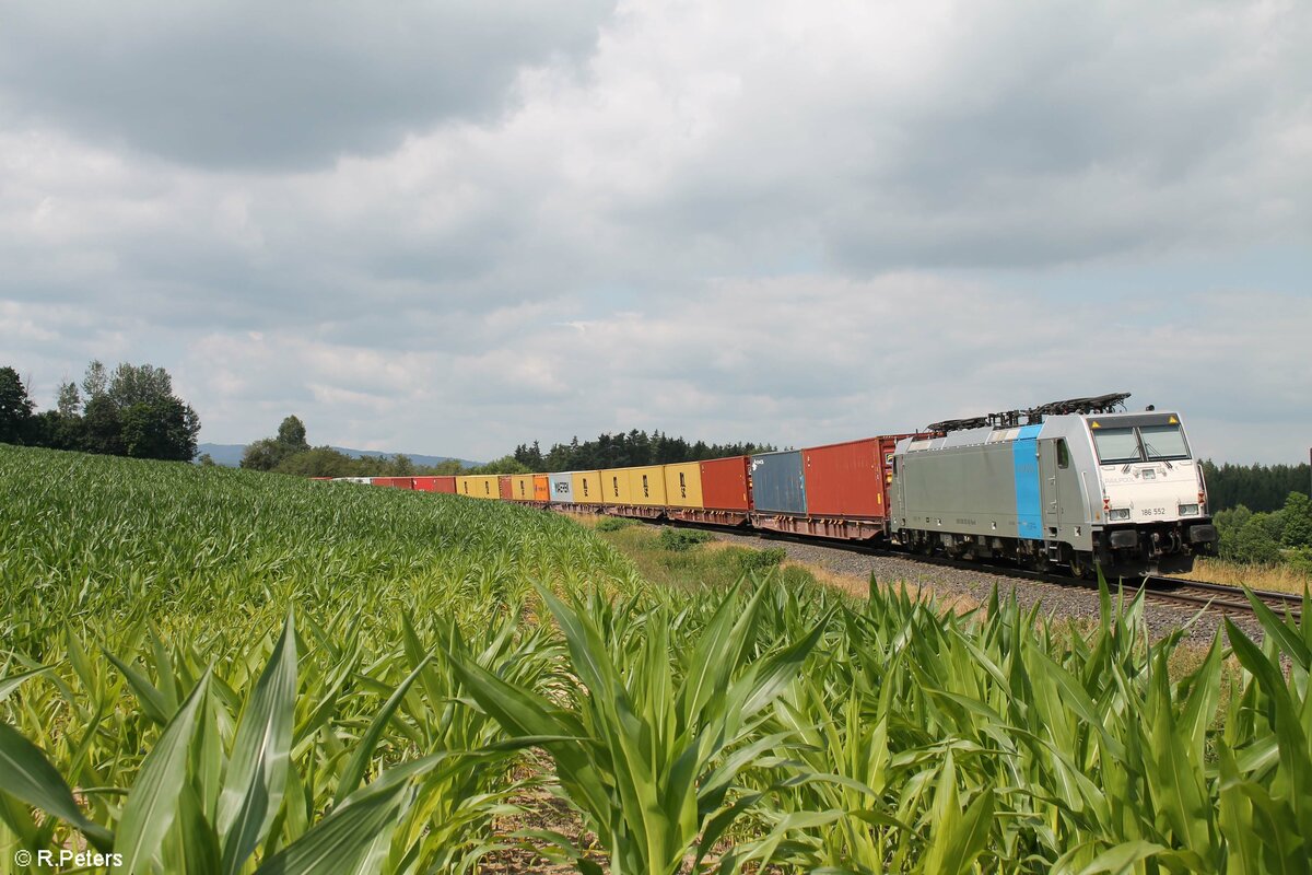 185 552 hängt am Schluss von dem Elbtal Umleiter welcher von 761 004 gezogen wird. 22.07.21