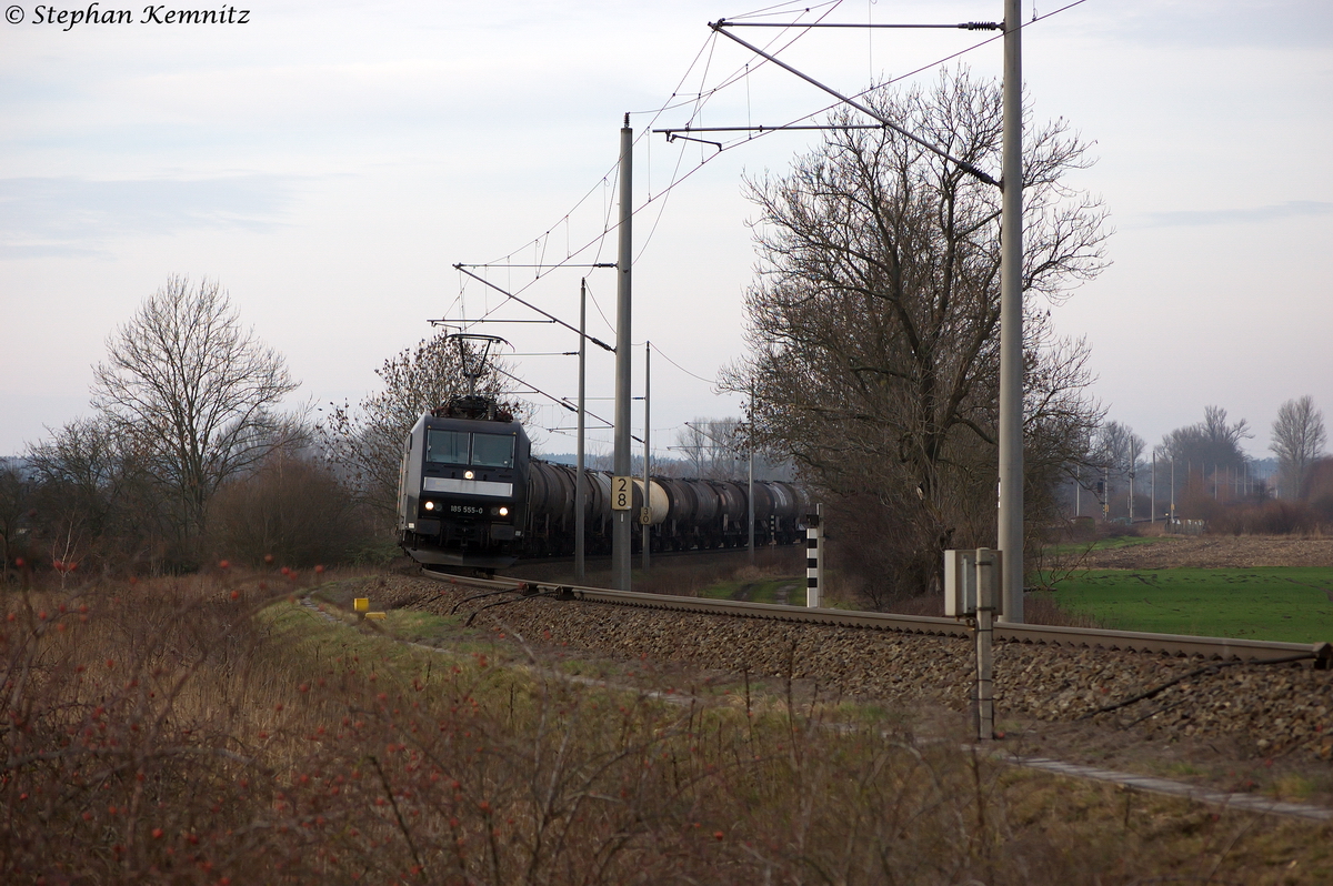 185 555-0 MRCE Dispolok GmbH für CTL Logistics GmbH mit einem Kesselzug  Umweltgefährdender Stoff, flüssig  von Hamburg Hohe Schaar aus Richtung Salzwedel kommend in Stendal(Wahrburg). Der Zug fuhr in Richtung Güterbahnhof weiter. 18.01.2014