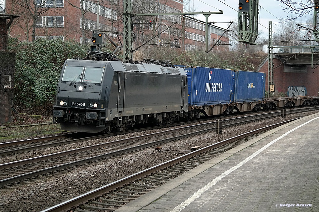 185 570-9 zog einen intermodal am 27.12.14 durch hh-harburg