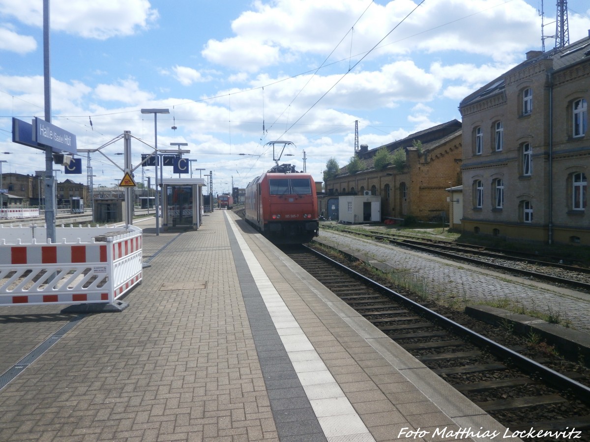 185 585-7 der HGK beim durchfahren des Hallenser Hbf´s am 14.5.15