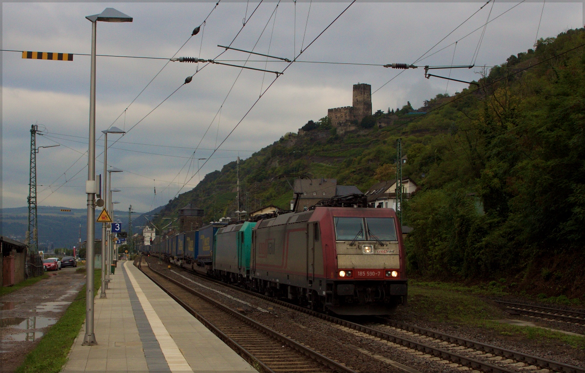 185 590 von Crossrail und 185 577 mit Walter KLV am 13.09.13 in Kaub