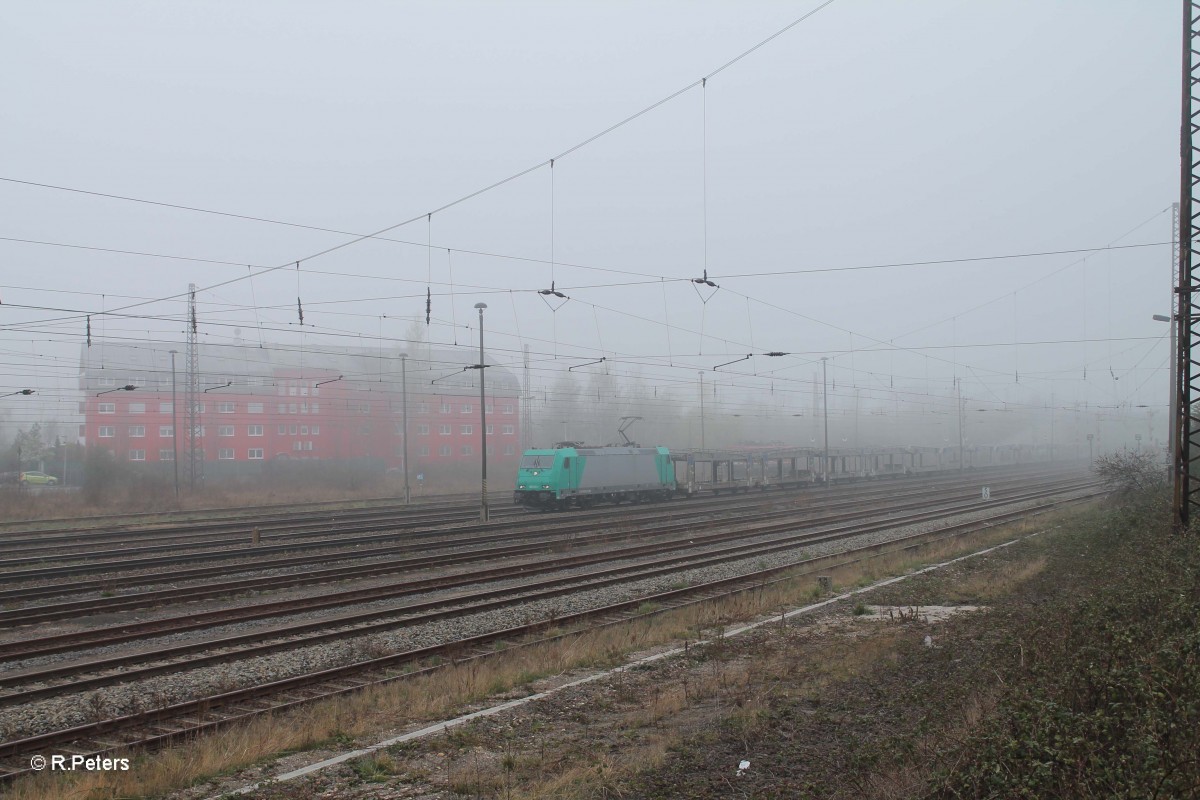 185 611-1 vermietet an ITL mit einem leeren BLG-Autozug in Leipzig Schönefeld. 29.03.14