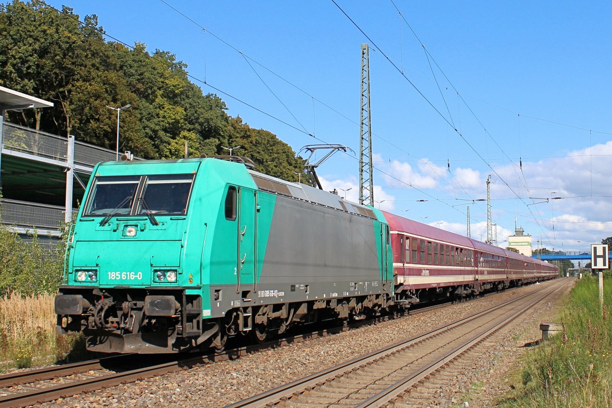 185 616-0 mit einen Sonderzug am Haken. Aufgenommen am 27.09.2015 in Tostedt.