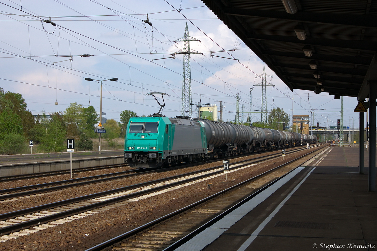 185 618-6 RBSAF - RBS Asset Finance Europe Limited für RheinCargo GmbH & Co. KG mit einem Kesselzug  Dieselkraftstoff oder Gasöl oder Heizöl (leicht) , bei der Durchfahrt in Berlin-Schönefeld Flughafen und fuhr in Richtung Genshagener Heide weiter. 22.04.2014