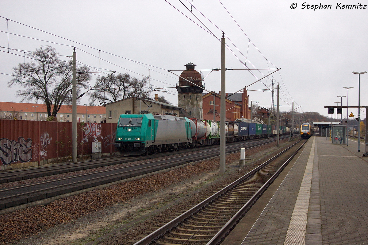 185 619-4 RBS Asset Finance Europe Limited fr LOCON LOGISTIK & CONSULTING AG mit einem Containerzug in Rathenow und fuhr in Richtung Stendal weiter. 23.11.2013