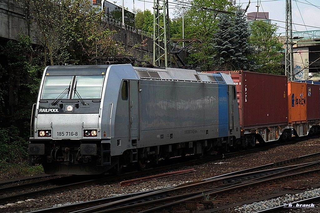 185 716-8 ist mit einen schachtelzug durch hh-harburg gefahren,datum 22.04.14