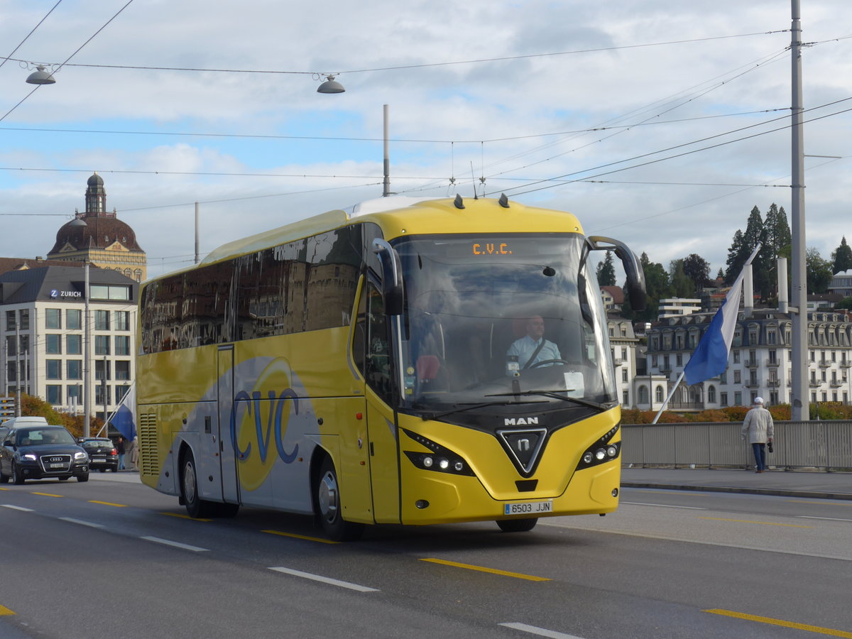 (185'145) - Aus Spanien: CVC - 6503 JJN - MAN/Noge am 18. September 2017 in Luzern, Bahnhofbrcke