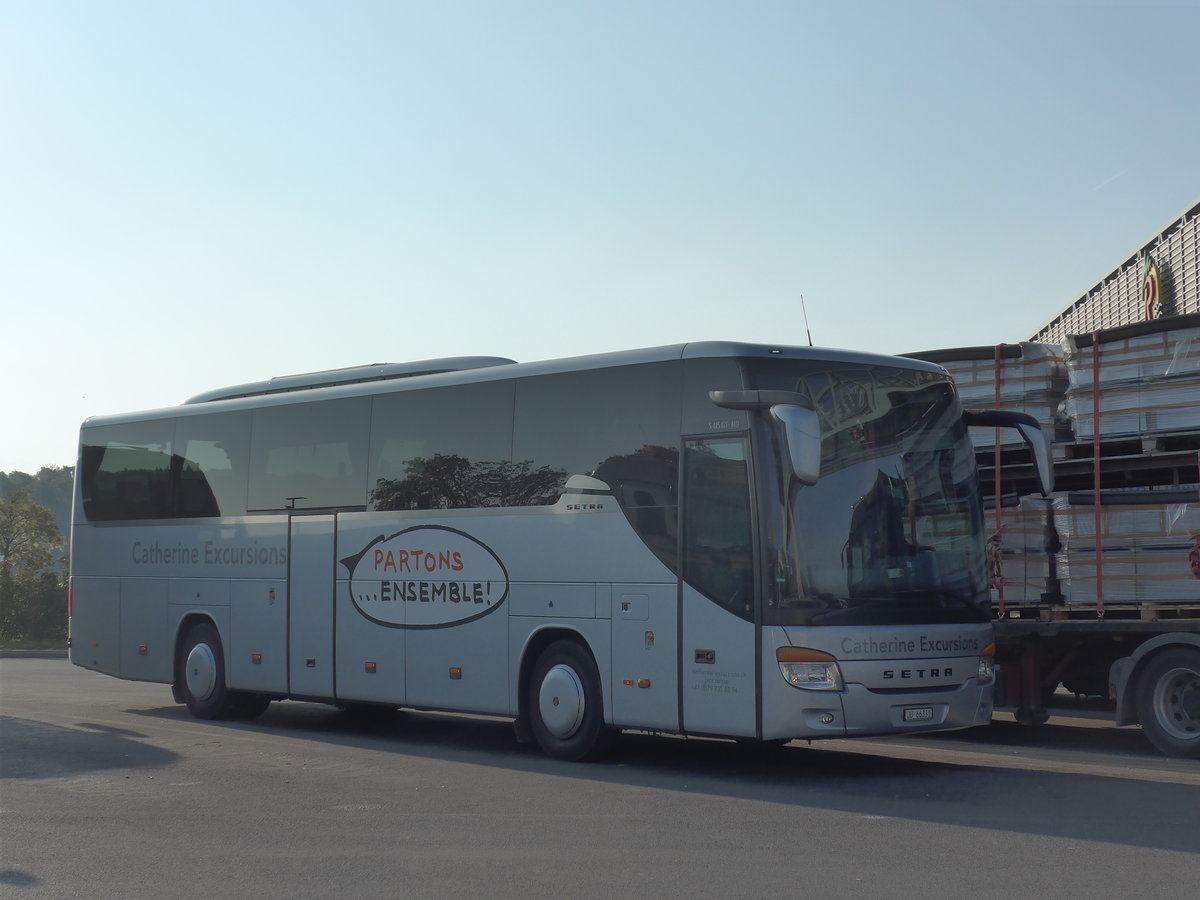 (185'196) - Chappuis, Vicques - JU 66'331 - Setra am 25. September 2017 in Bursins, Raststtte La Cte