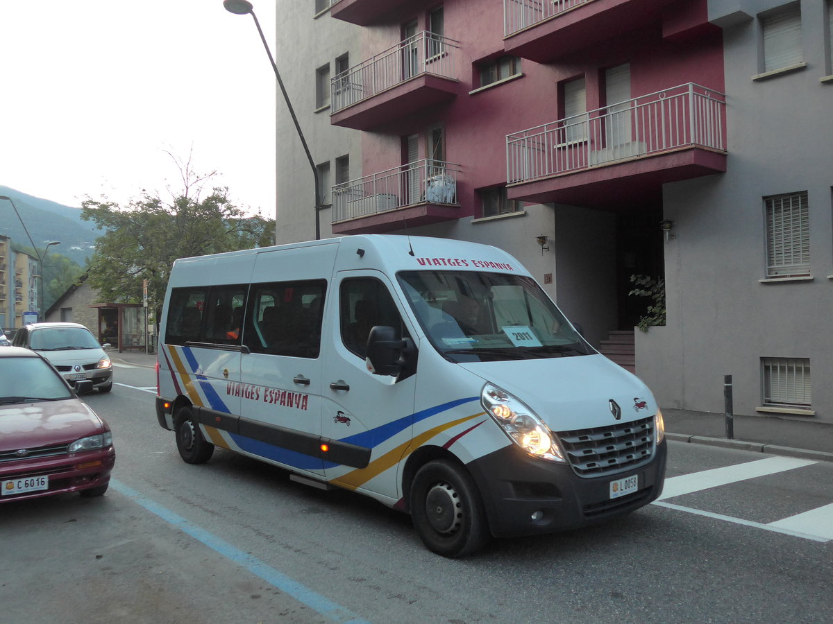 (185'287) - Viatges Espanya, Sant Juli de Lria - L0058 - Renault am 27. September 2017 in La Massana, El Pui