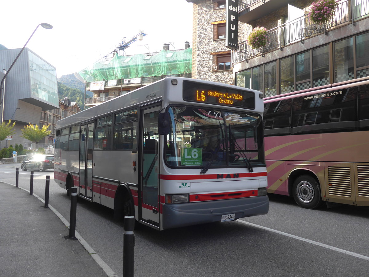 (185'561) - CIA Andorra la Vella - C8340 - MAN/UNVI am 28. September 2017 in La Massana, Hotel del Pui