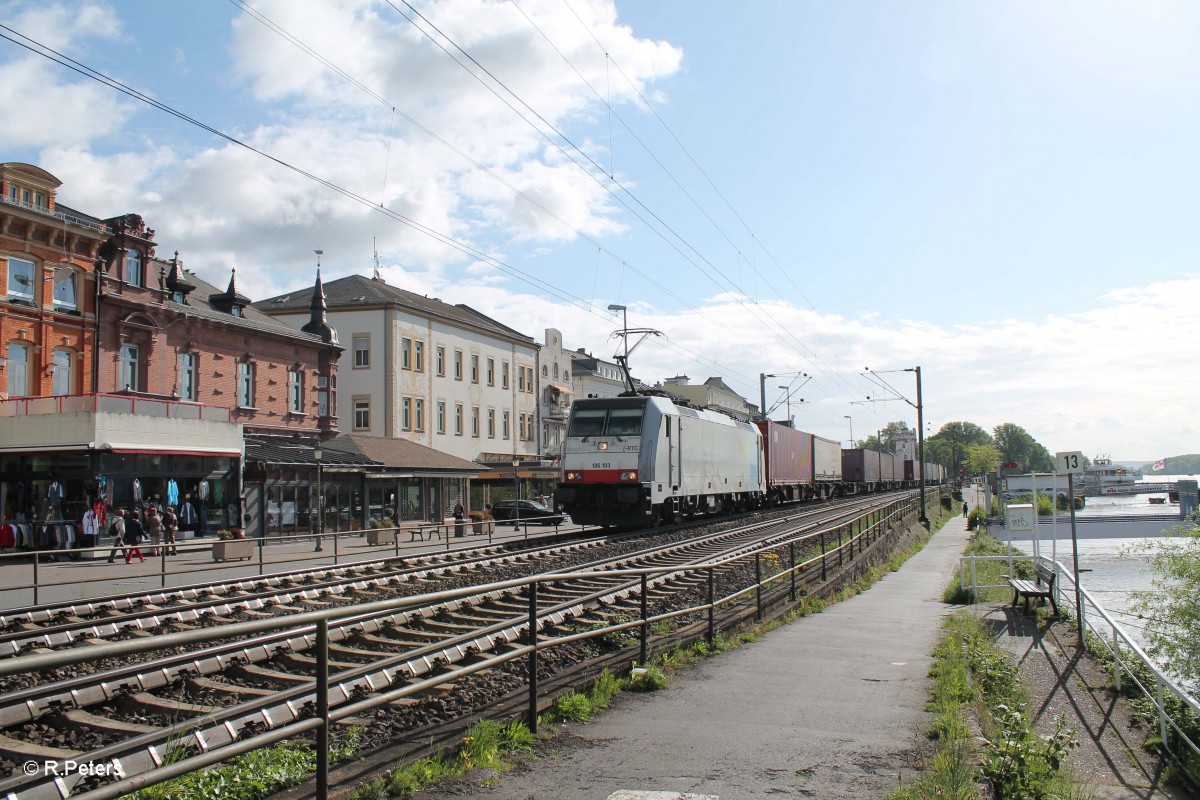 186 103 mit einem Containerzug in Rüdesheim. 07.05.15