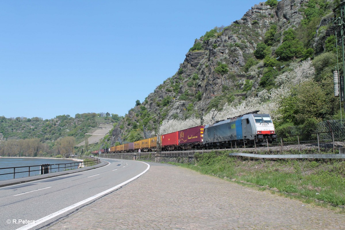 186 109 mit einem KLV kurz hinter der Loreley. 22.04.15