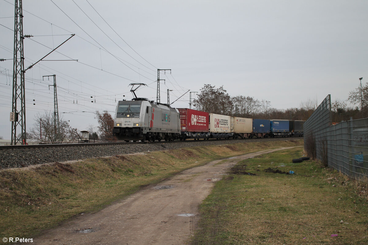 186 385-1 mit einem Containerzug in der Treuchtlinger Kurve in Nürnberg Hohe Marter. 18.02.24