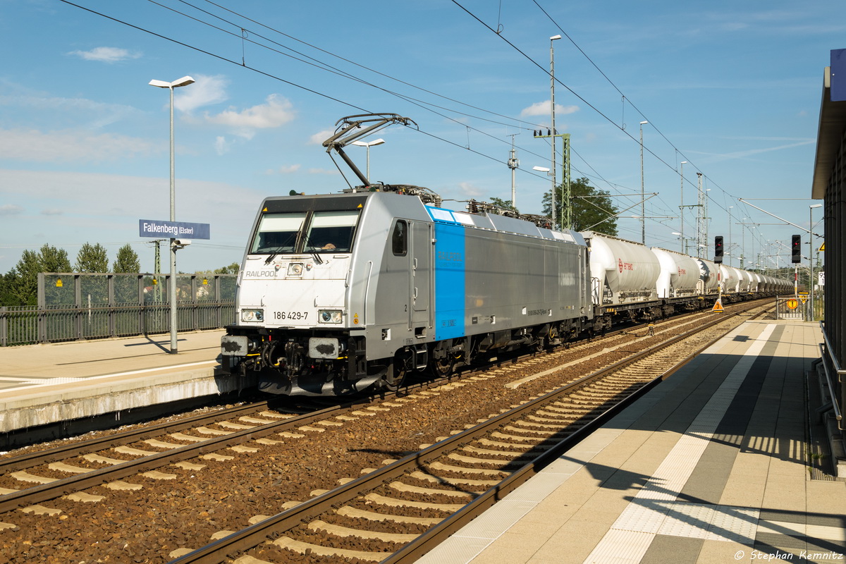 186 429-7 Railpool GmbH für Transchem Sp. z o.o. [Test-Einsatz] mit einem gemischtem Güterzug in Falkenberg(Elster) und fuhr weiter in Richtung Torgau. 29.08.2015