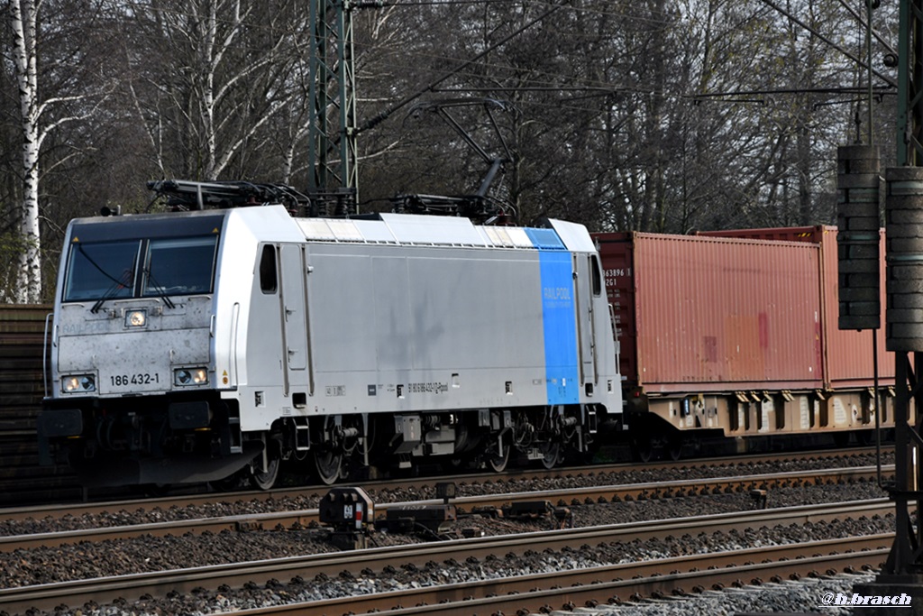 186 432-1 zog einen containerzug durch hh-harburg,02.04.19