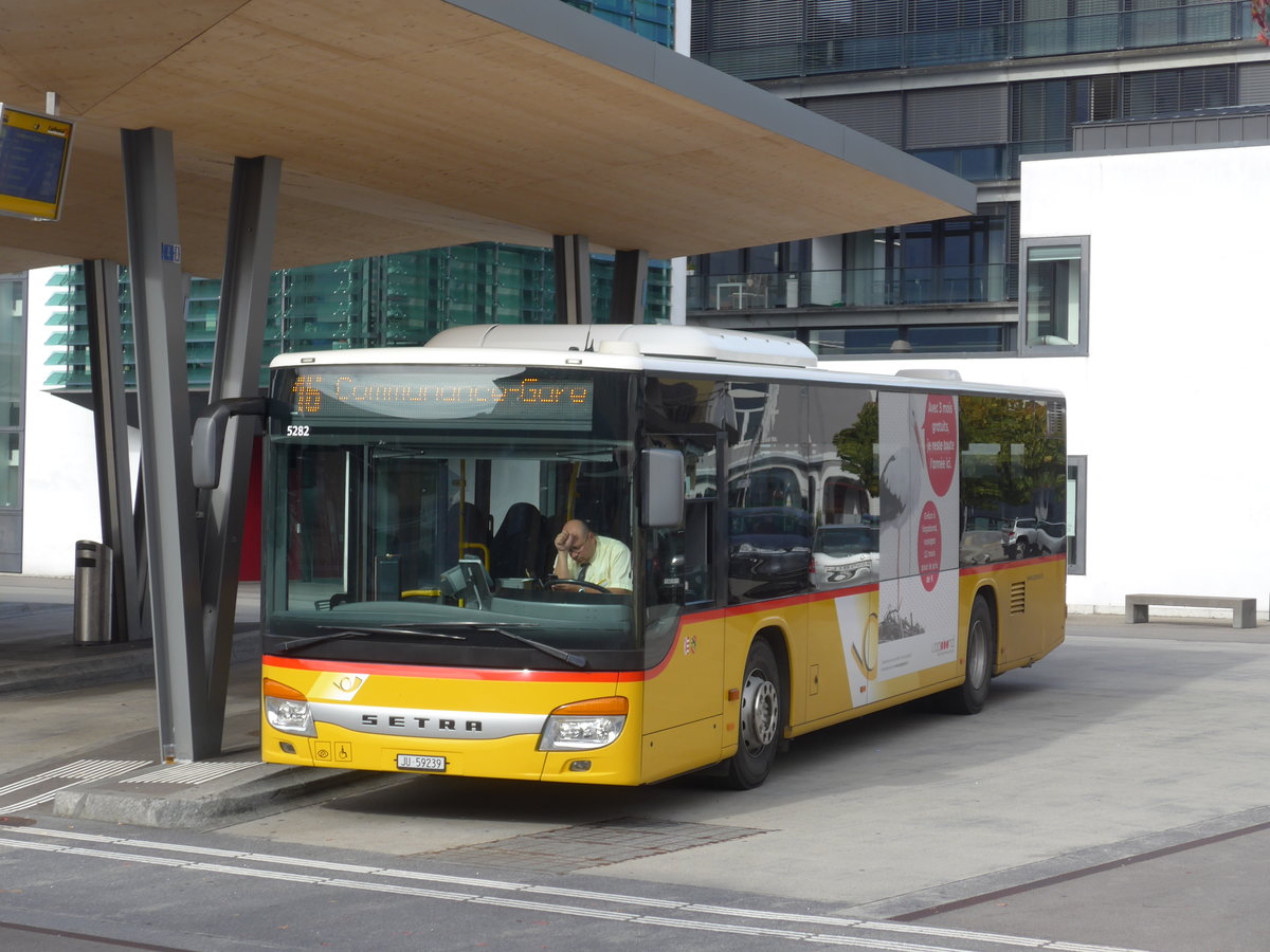 (186'047) - CarPostal Ouest - JU 59'239 - Setra (ex Nr. 23) am 21. Oktober 2017 beim Bahnhof Delmont