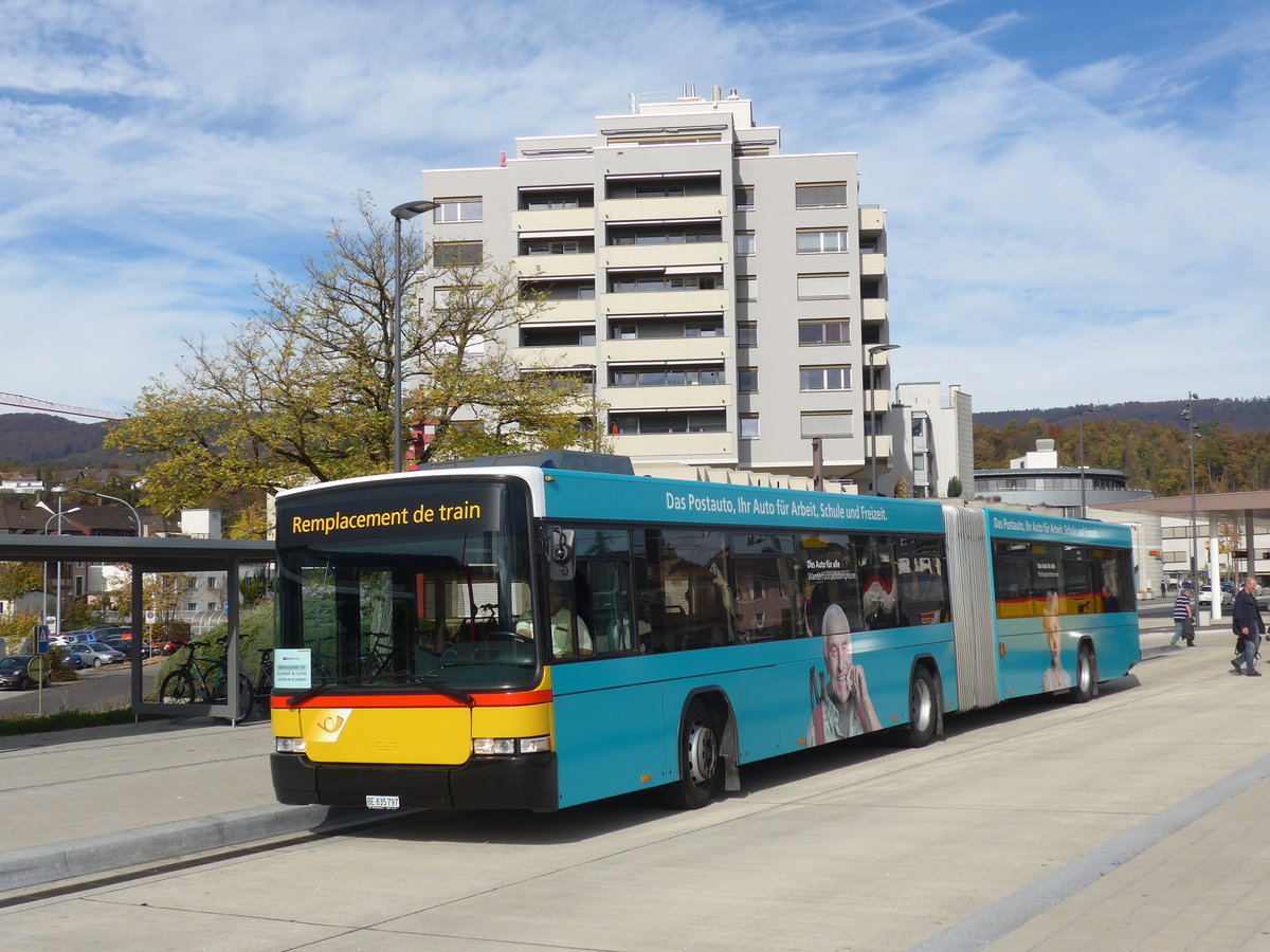 (186'056) - PostAuto Bern - Nr. 797/BE 835'797 - Volvo/Hess (ex Bernmobil, Bern Nr. 258) am 21. Oktober 2017 beim Bahnhof Laufen