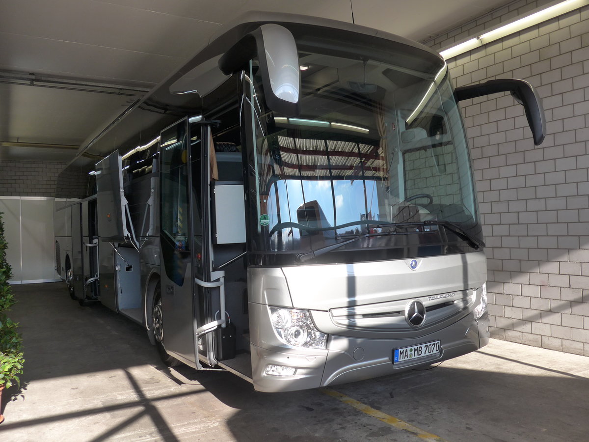 (186'213) - Aus Deutschland: Mercedes, Mannheim - MA-MB 7070 - Mercedes am 3. November 2017 in Kloten, EvoBus