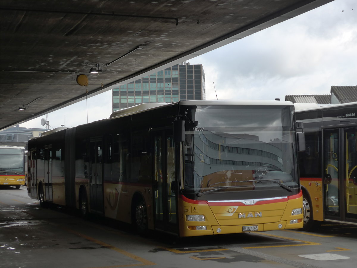 (186'555) - PostAuto Bern - Nr. 668/BE 827'668 - MAN am 19. November 2017 in Bern, Postautostation