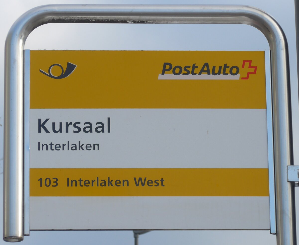 (186'767) - PostAuto-Haltestellenschild - Interlaken, Kursaal - am 3. Dezember 2017