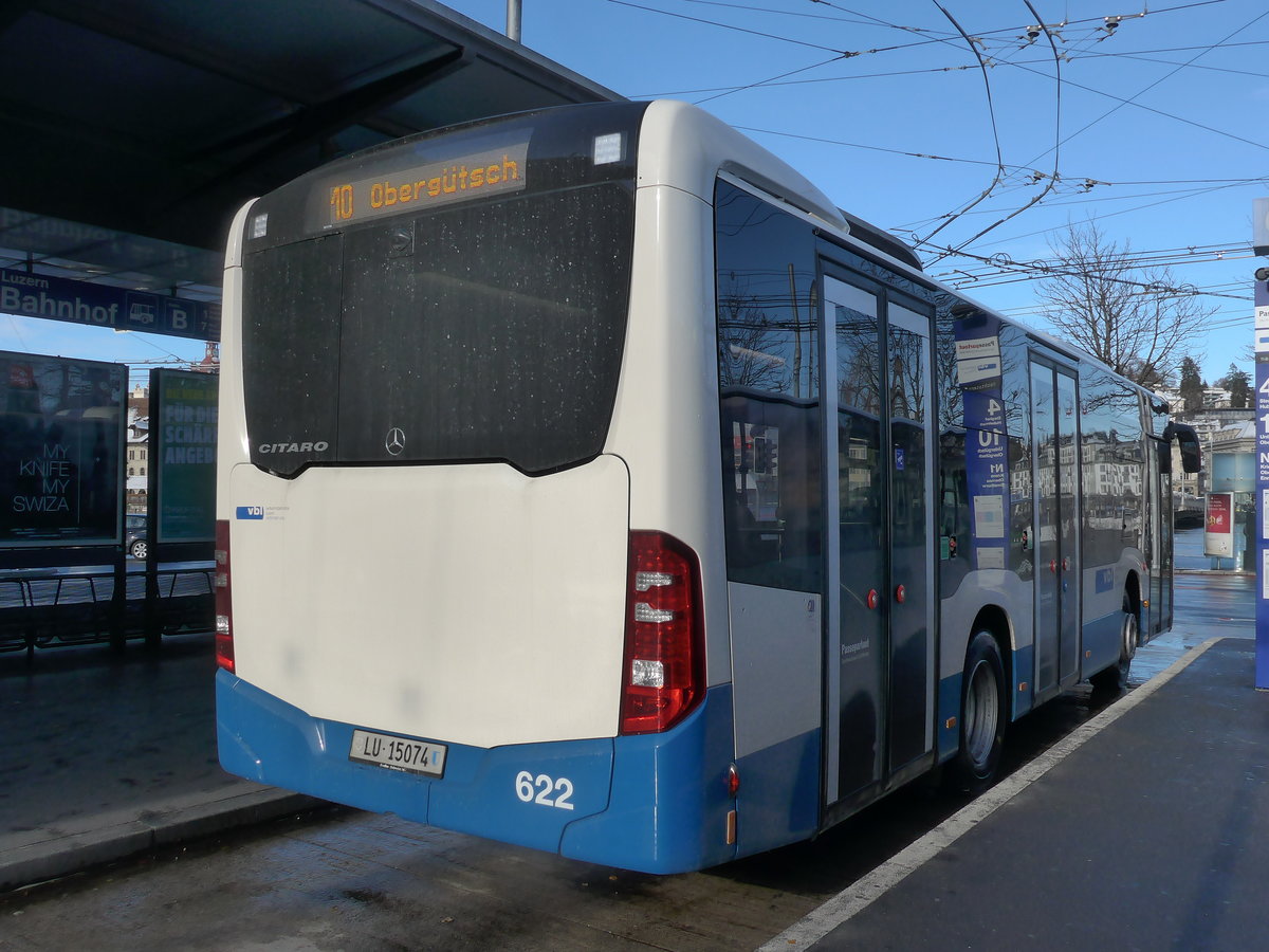 (186'841) - VBL Luzern - Nr. 622/LU 15'074 - Mercedes am 9. Dezember 2017 beim Bahnhof Luzern