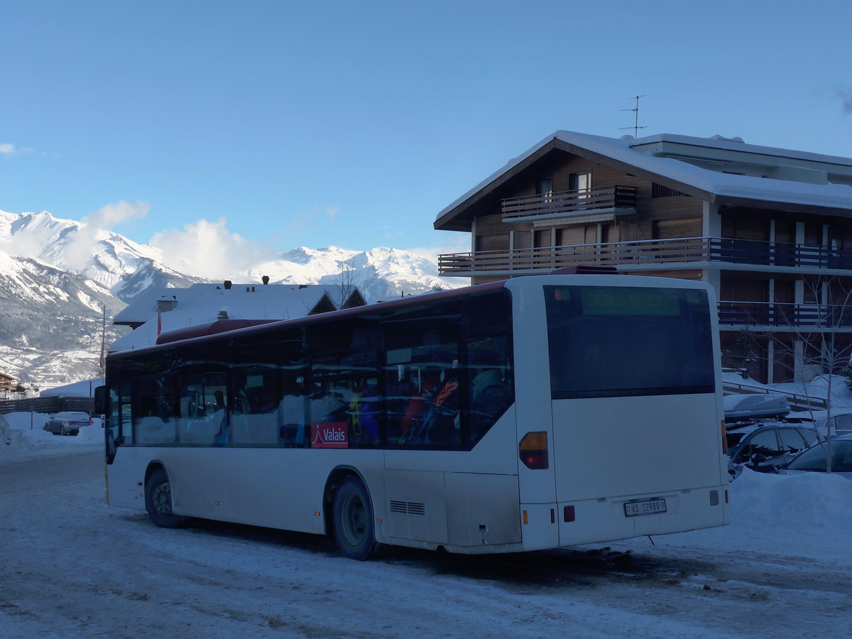 (186'972) - Lathion, Sion - Nr. 18/VS 12'989 - Mercedes (ex PostAuto Wallis Nr. 70; ex Lathion, Sion Nr. 70) am 17. Dezember 2017 in Haute-Nendaz, Tlcabine