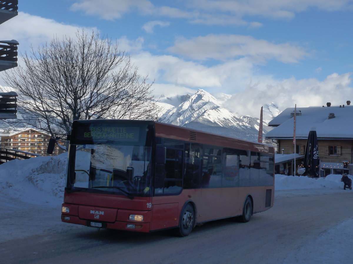 (186'997) - Lathion, Sion - Nr. 19/VS 197'617 - MAN/Gppel (ex AFA Adelboden Nr. 55) am 17. Dezember 2017 in Haute-Nendaz, Tlcabine