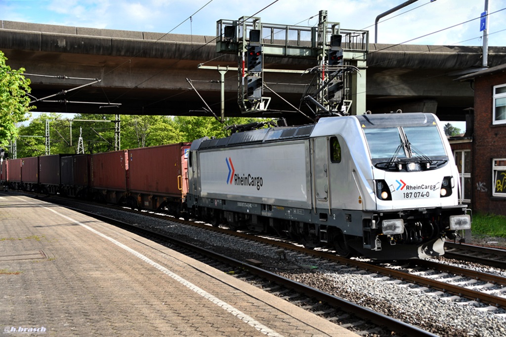 187 074-0 fuhr mit einen containerzug durch hh-harburg,07.05.19