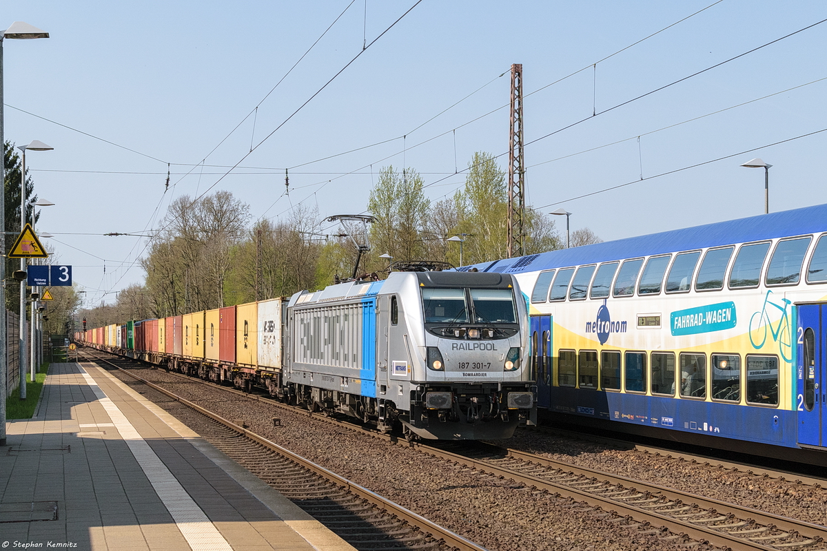 187 301-7 Railpool GmbH für METRANS Rail (Deutschland) GmbH mit einem Containerzug in Bienenbüttel und fuhr weiter in Richtung Uelzen. 20.04.2018