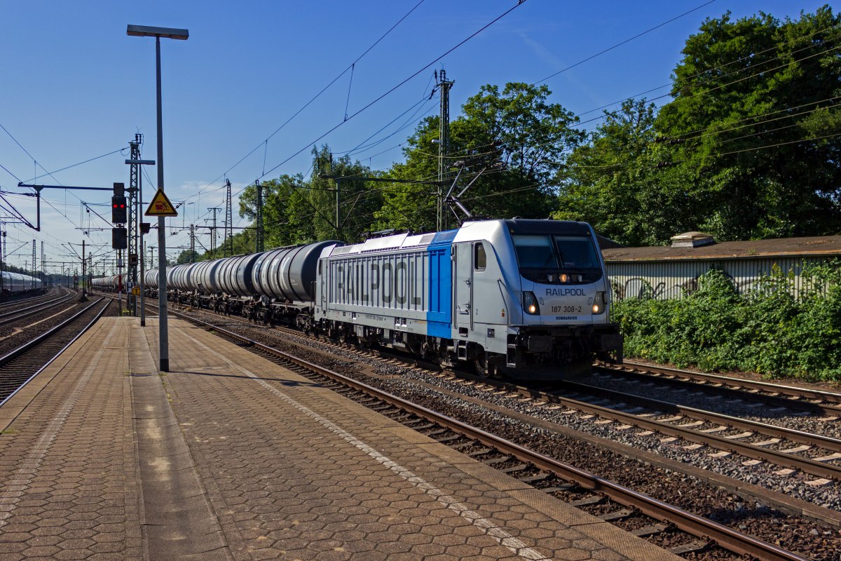 187 308 von Railpool ist am 05.08.2020 vermutlich unterwegs in Richtung Hamburger Hafen, als die Lok durch Hamburg-Harburg kam.