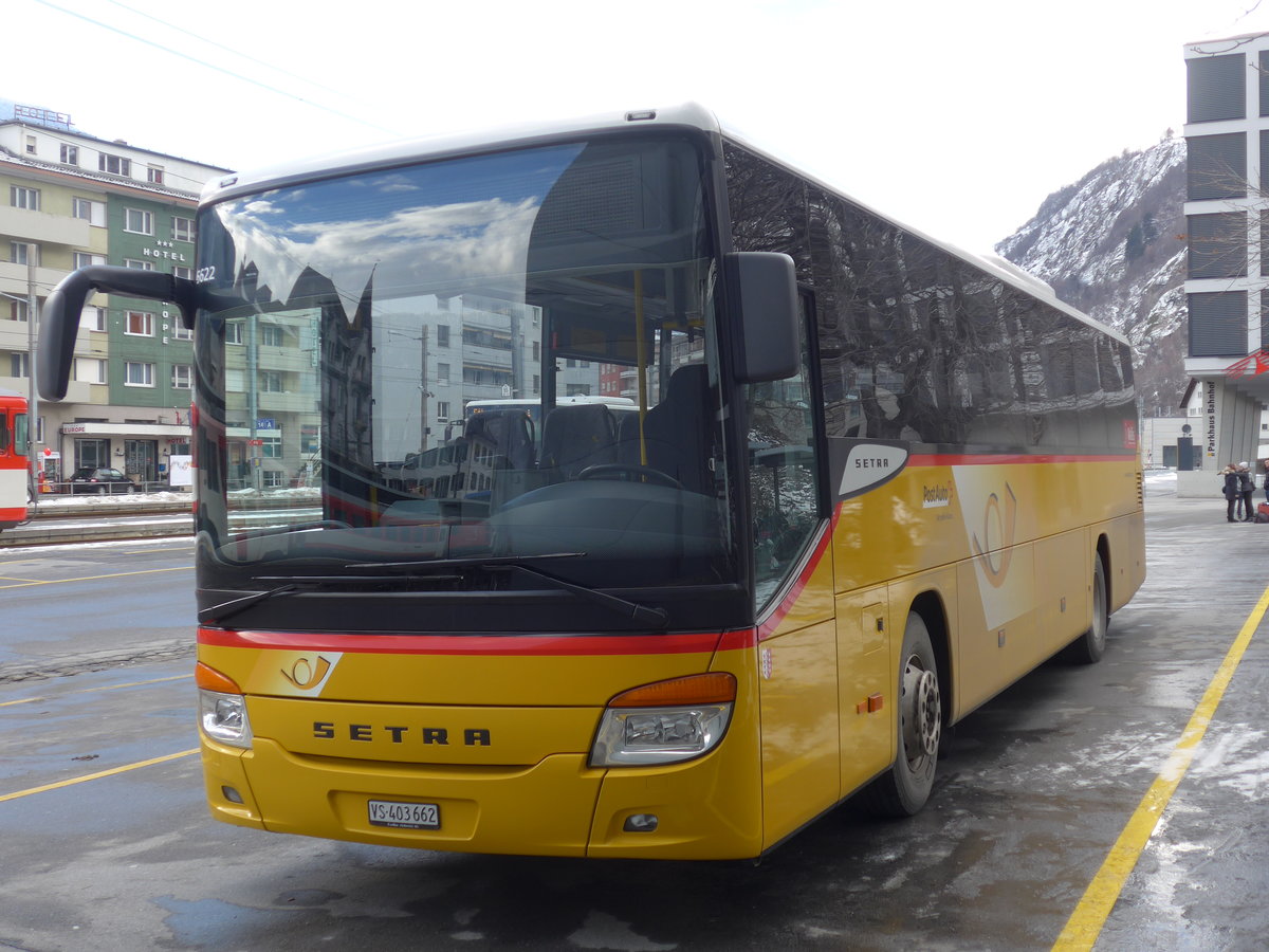 (187'009) - PostAuto Wallis - VS 403'662 - Setra am 17. Dezember 2017 beim Bahnhof Brig