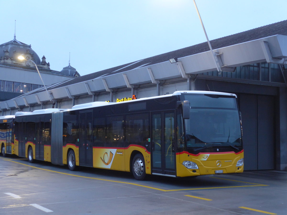 (187'113) - PostAuto Bern - Nr. 633/BE 734'633 - Mercedes am 23. Dezember 2017 in Bern, Postautostation