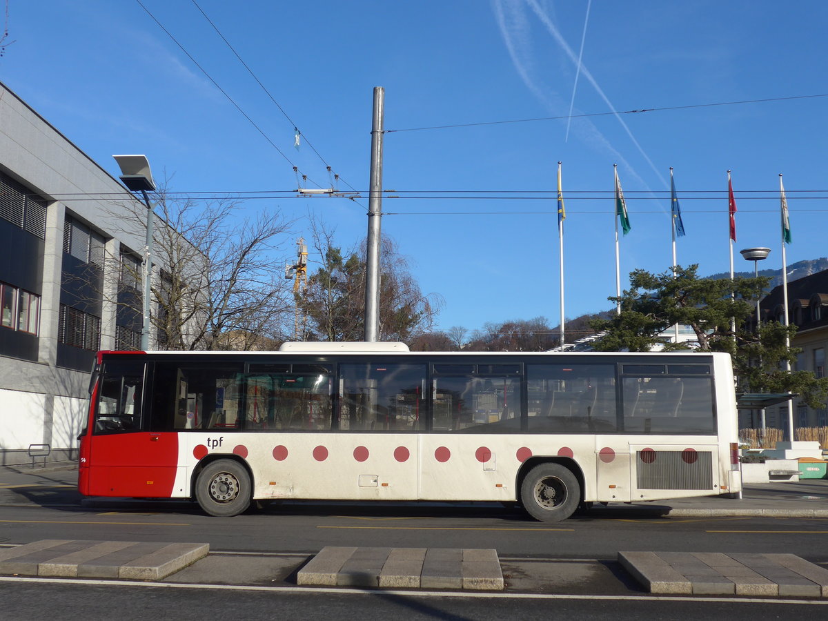 (187'216) - TPF Fribourg - Nr. 54/FR 300'267 - Volvo am 23. Dezember 2017 beim Bahnhof Vevey