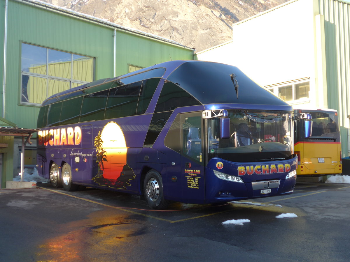 (187'241) - Buchard, Leytron - Nr. 10/VS 1071 - Neoplan am 23. Dezember 2017 in Leytron, Garage