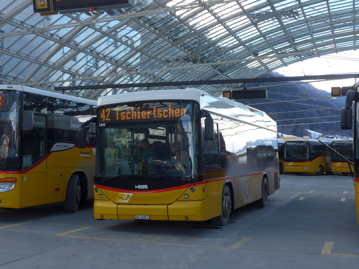 (187'422) - PostAuto Graubnden - GR 86'897 - Scania/Hess am 26. Dezember 2017 in Chur, Postautostation