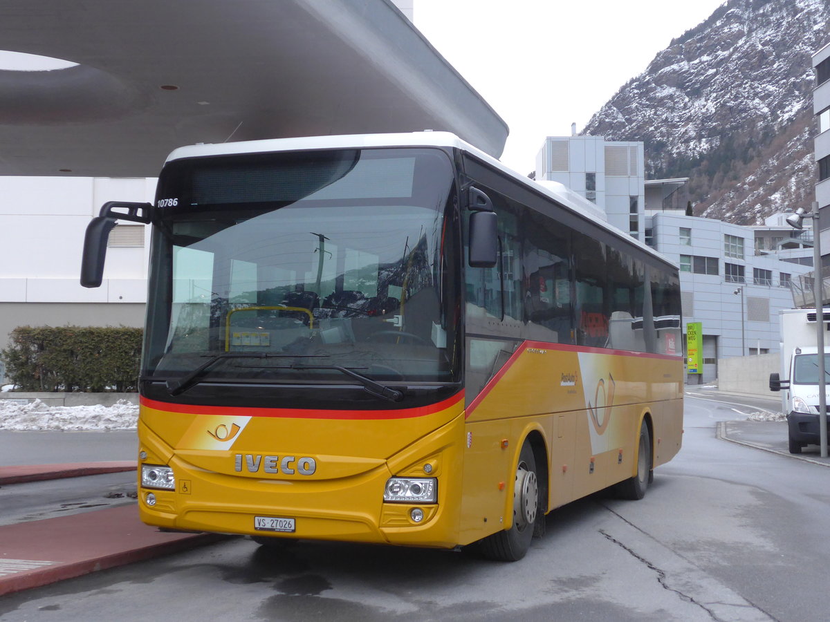 (187'979) - Autotour, Visp - VS 27'026 - Iveco am 20. Januar 2018 beim Bahnhof Visp