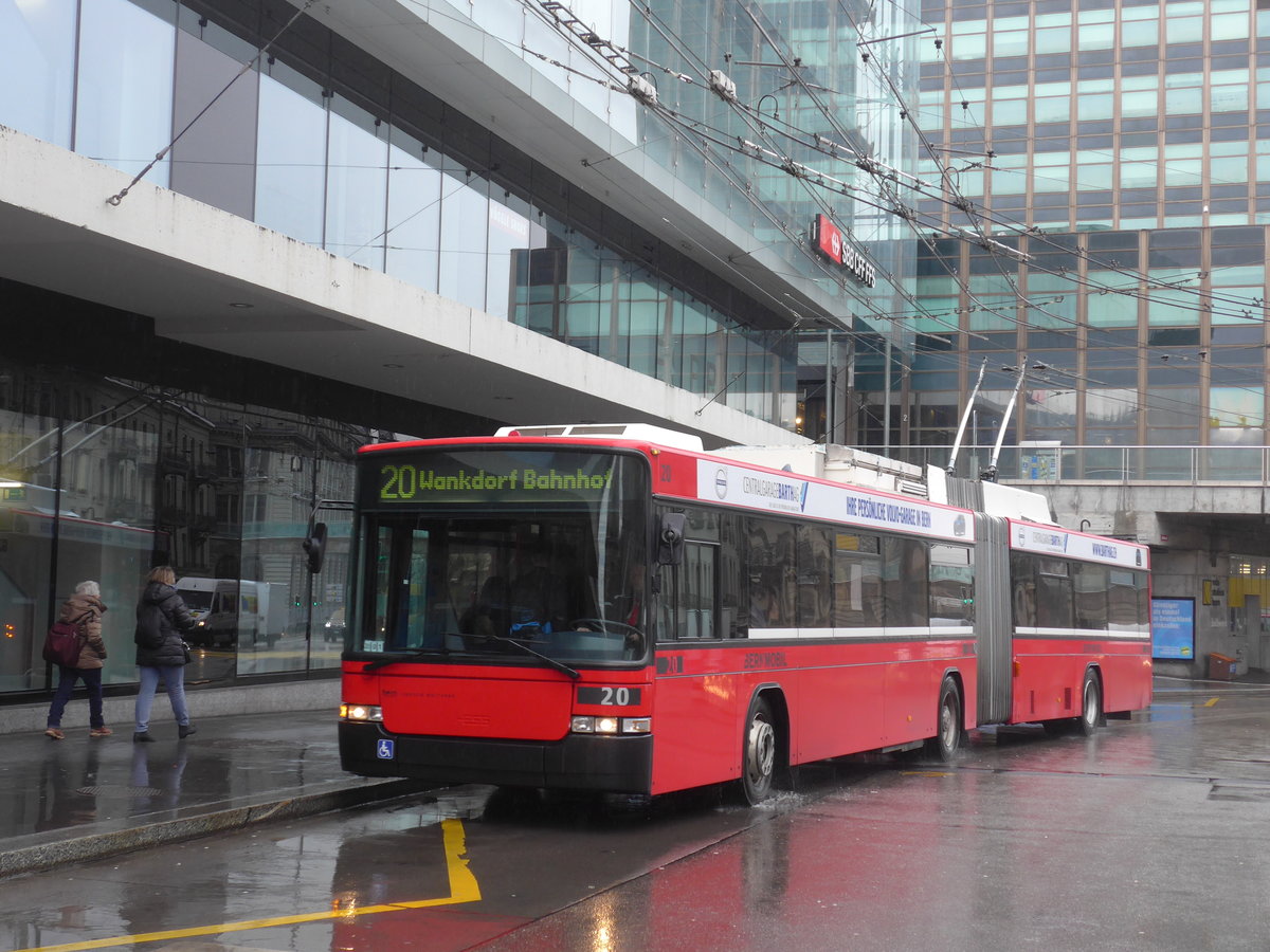 (188'640) - Bernmobil, Bern - Nr. 20 - NAW/Hess Gelenktrolleybus am 15. Februar 2018 beim Bahnhof Bern