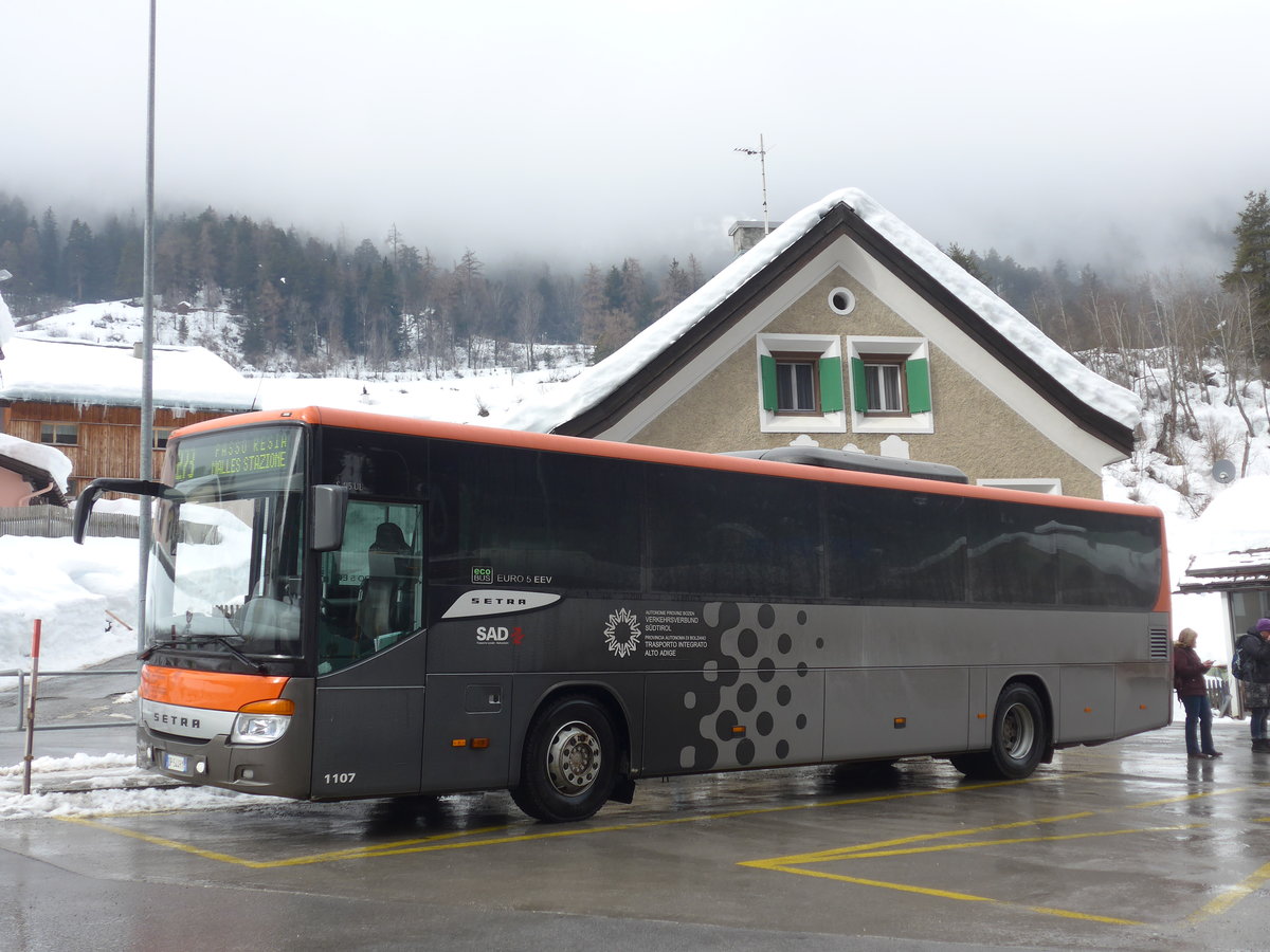 (188'804) - Aus Italien: SAD Bozen - Nr. 1107/DP-544 RY - Setra am 16. Februar 2018 in Martina, Cunfin