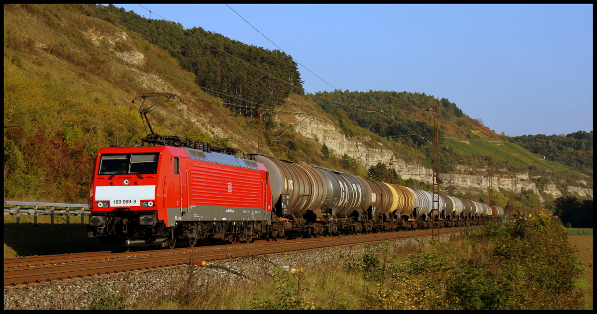 189 069 mit Kesselwagenzug am 04.10.14 bei Karlstadt