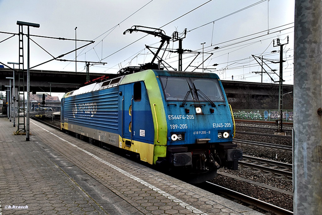 189 205-8 mußte warten,auf weiterfahrt,im bf hh-harburg,12.02.16