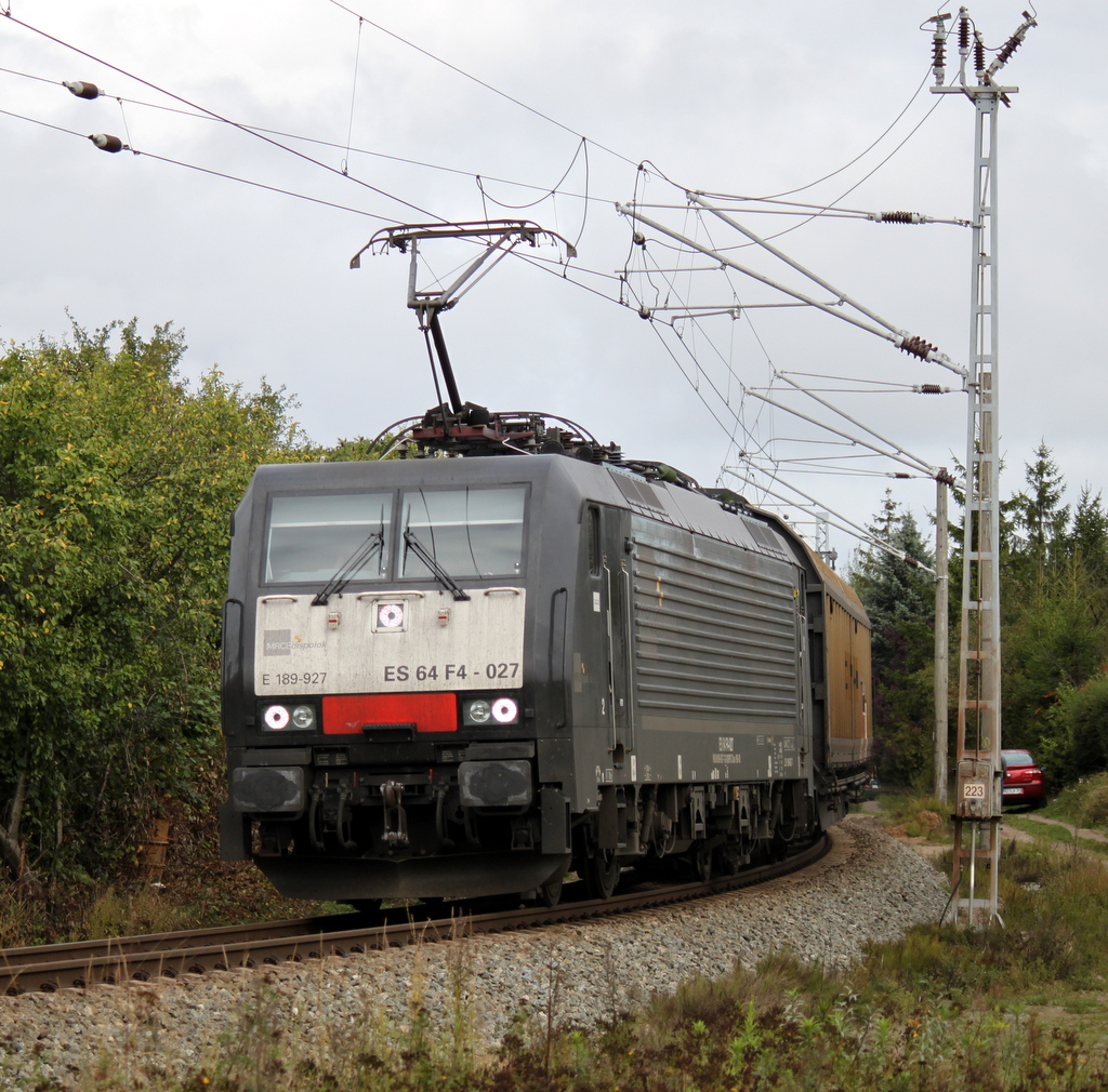 189 927-7 mit einem Ganzzug von Rostock-Seehafen nach Treviso(Italien)bei der Durchfahrt in der Gterumgehung Hhe Rostock Hbf.15.09.2013